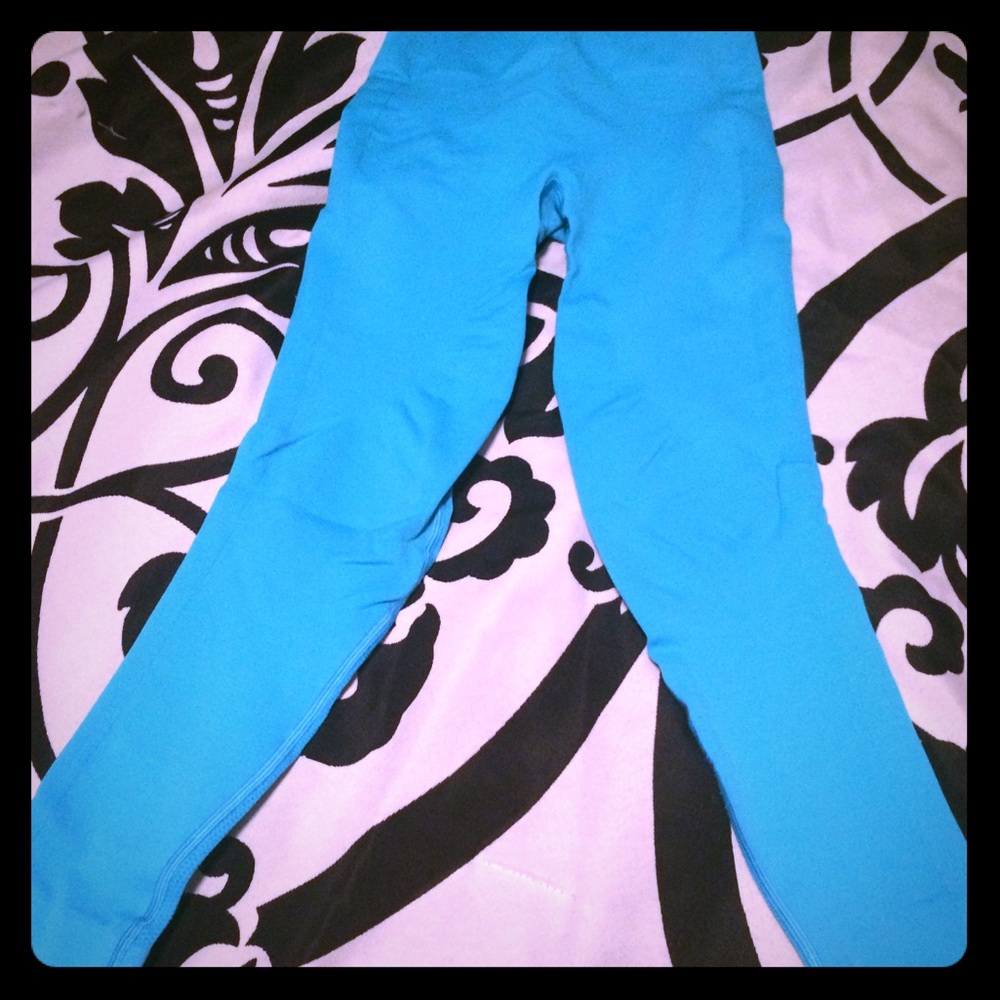 Lululemon turquoise crop pant