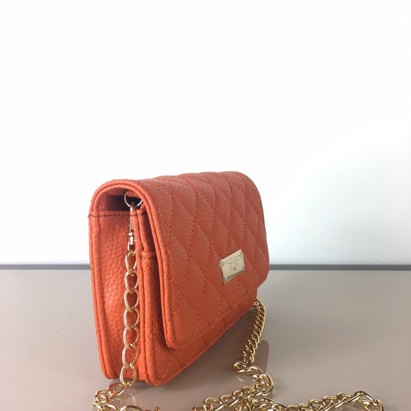 Sold 🖤BCBG Paris Mini Quilted Cross body - Picture 2 of 6