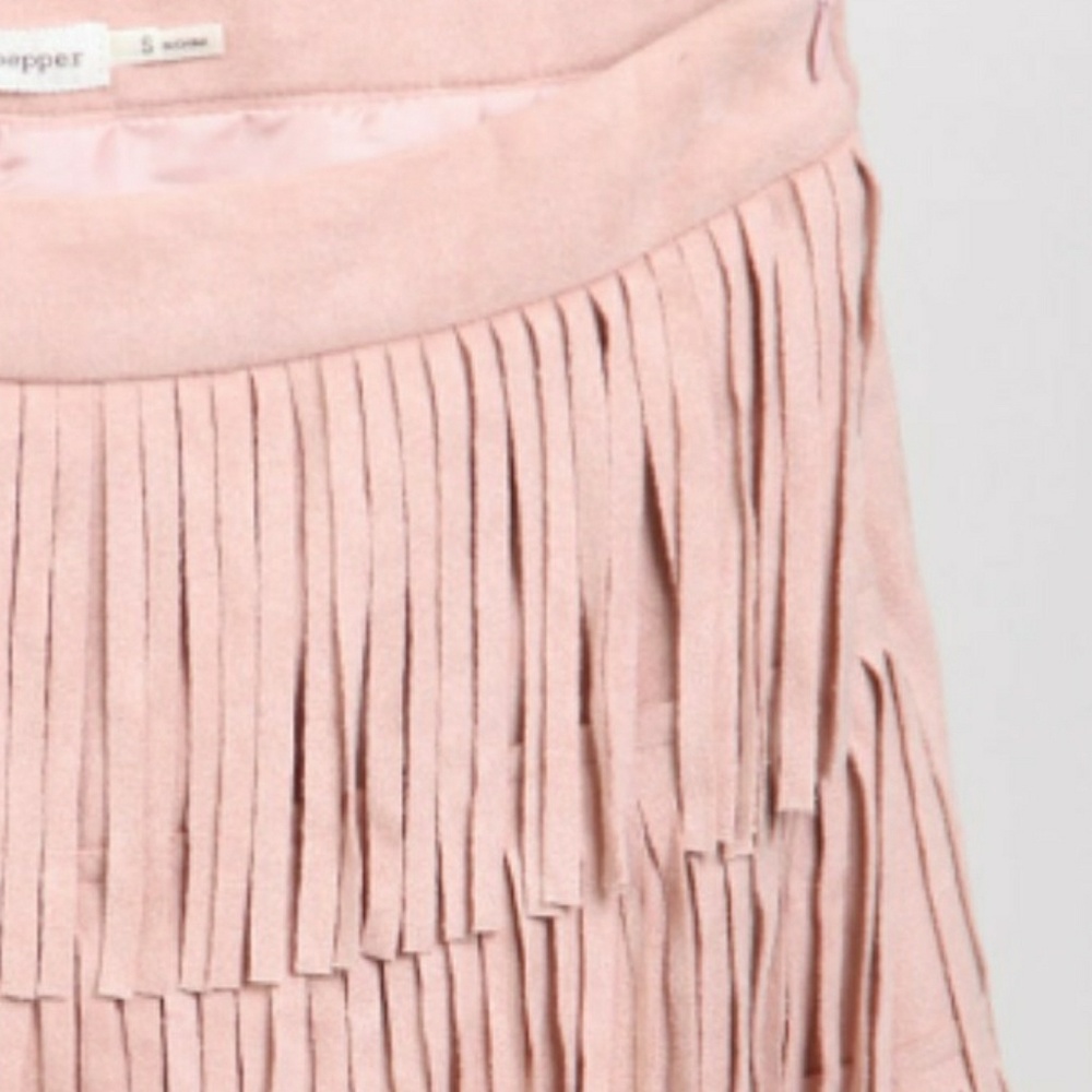 Closet closing! Faux suede fringe shorts-pink - Picture 3 of 5