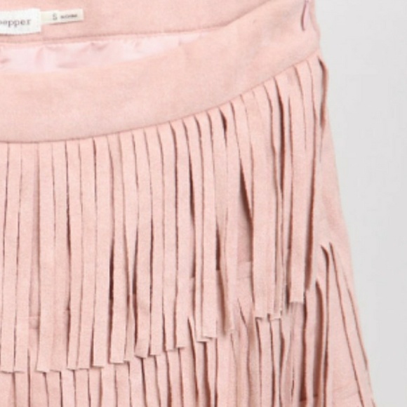 Closet closing! Faux suede fringe shorts-pink - Picture 3 of 5