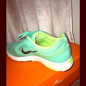 Nike Women's ZoomFly 2