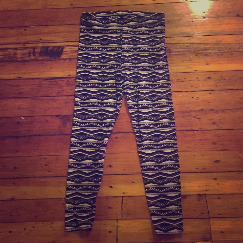 PINK Aztec leggings black white