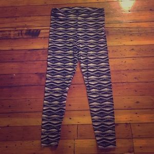 PINK Aztec leggings black white