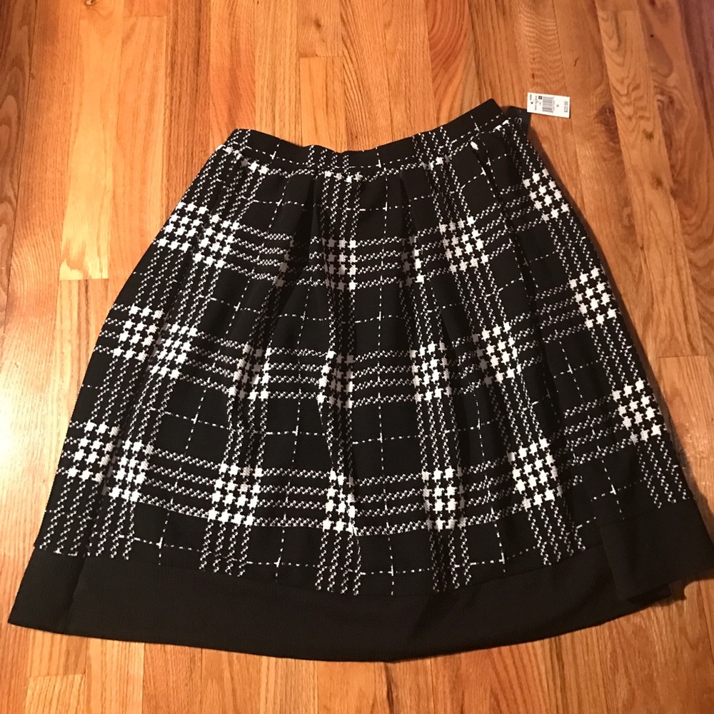 NEW Black & White Plaid skirt by Studio 253