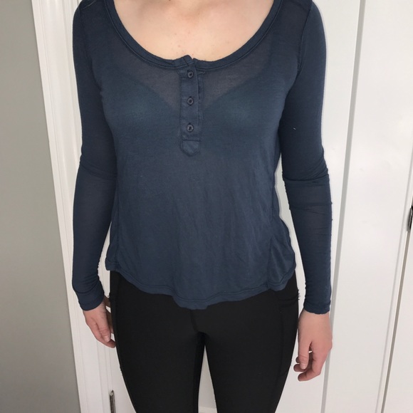 Brandy Melville Blue long sleeve - Picture 3 of 3