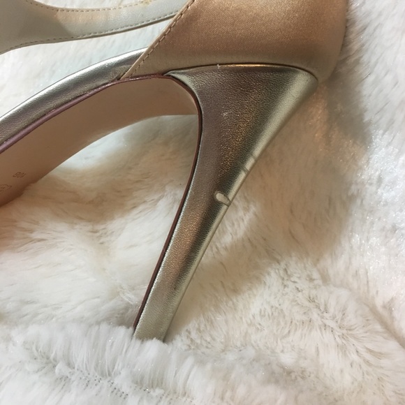 Gorgeous Gold Sparkly Shoes Sz 10 - Picture 4 of 4