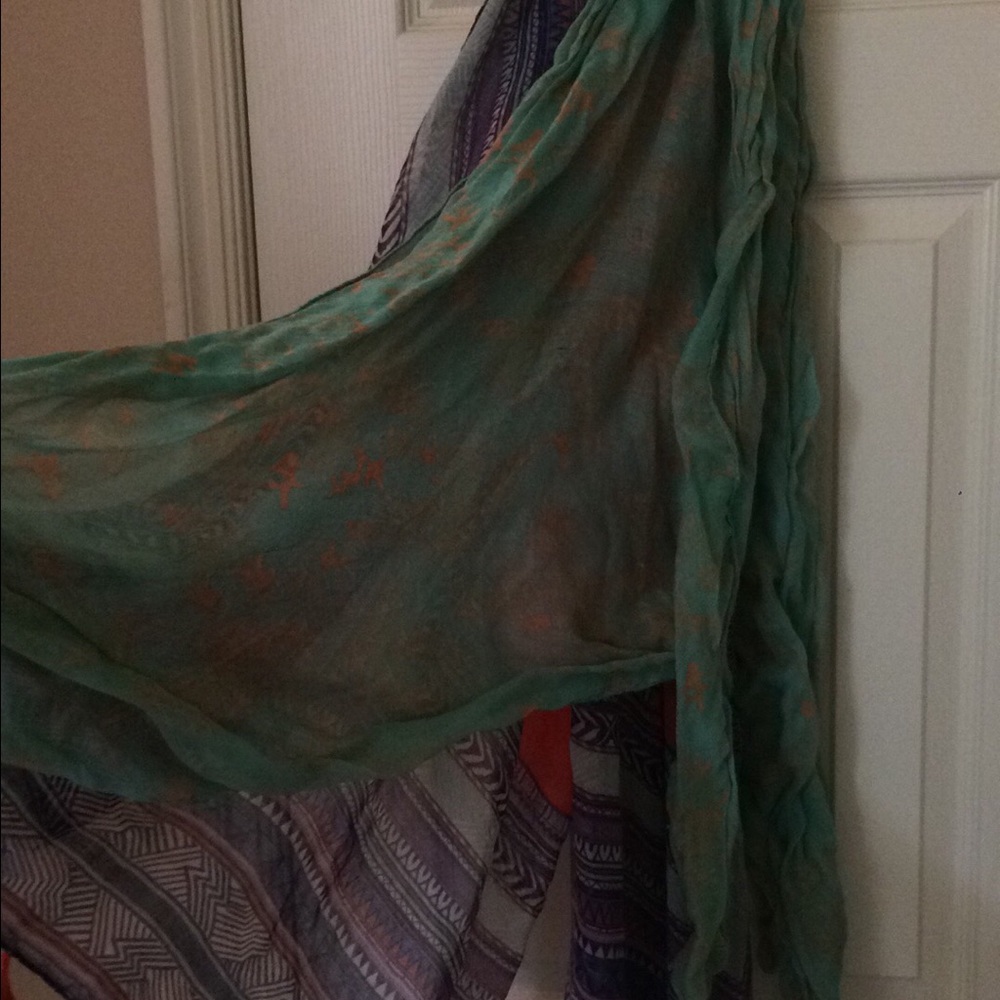 Two scarves - Picture 2 of 2