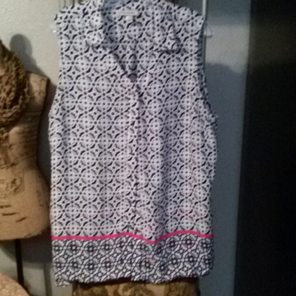 Dressbarn sheer button down sleeveless top 2x