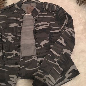 3 for $17! Light vintage military style jacket.