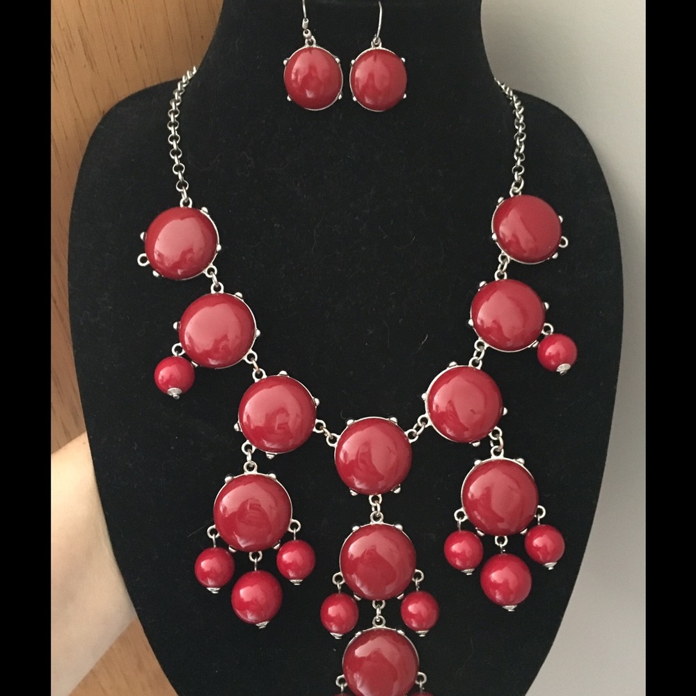Gorgeous Bib statement necklace and earrings set - Picture 1 of 4