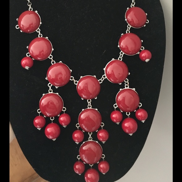 Gorgeous Bib statement necklace and earrings set - Picture 3 of 4