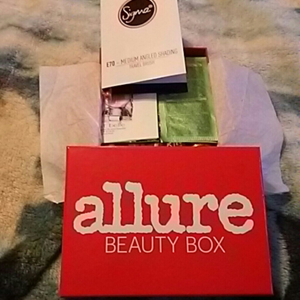 An Allure Beauty Box & Free Samples