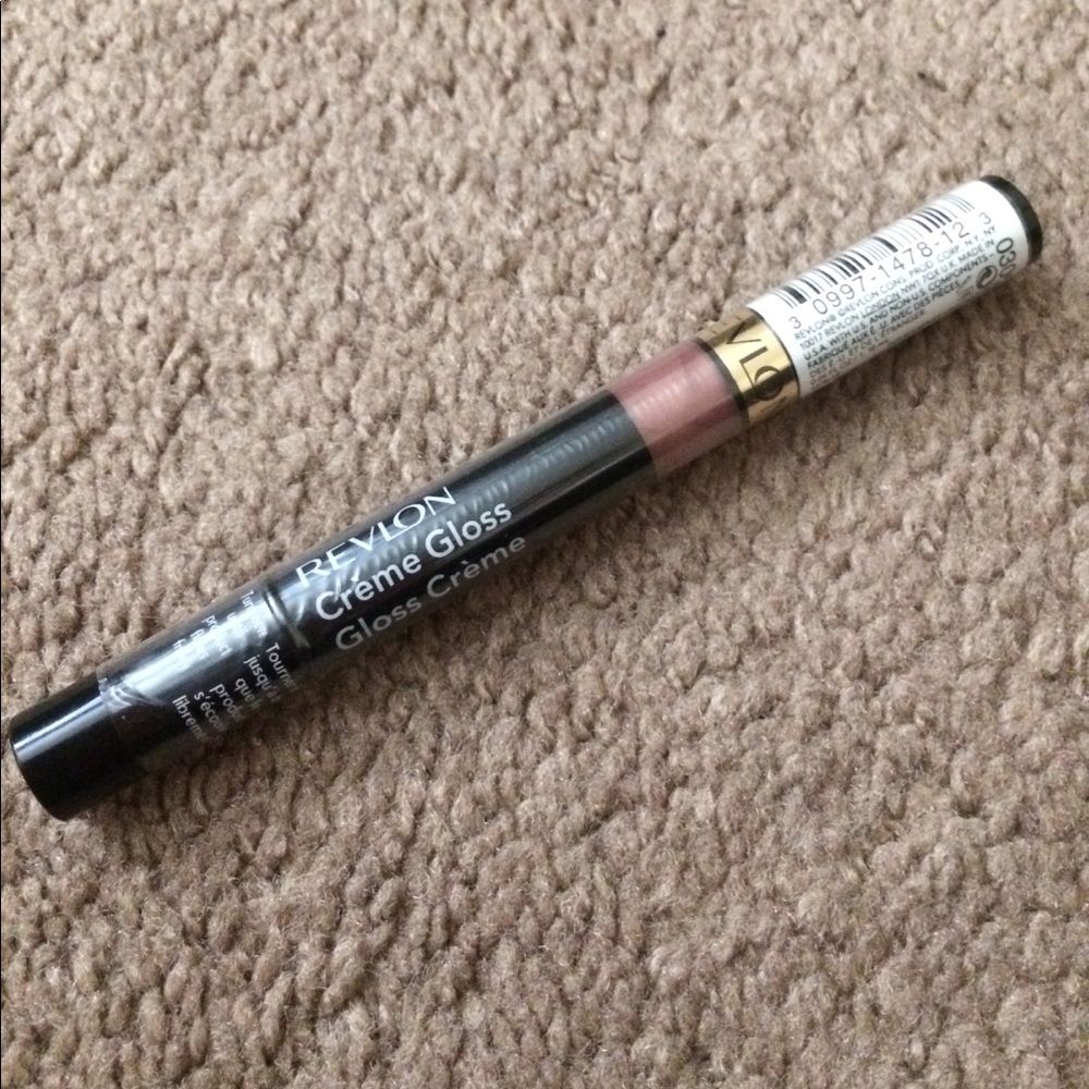 NWT Strike a Rose lip creme REVLON