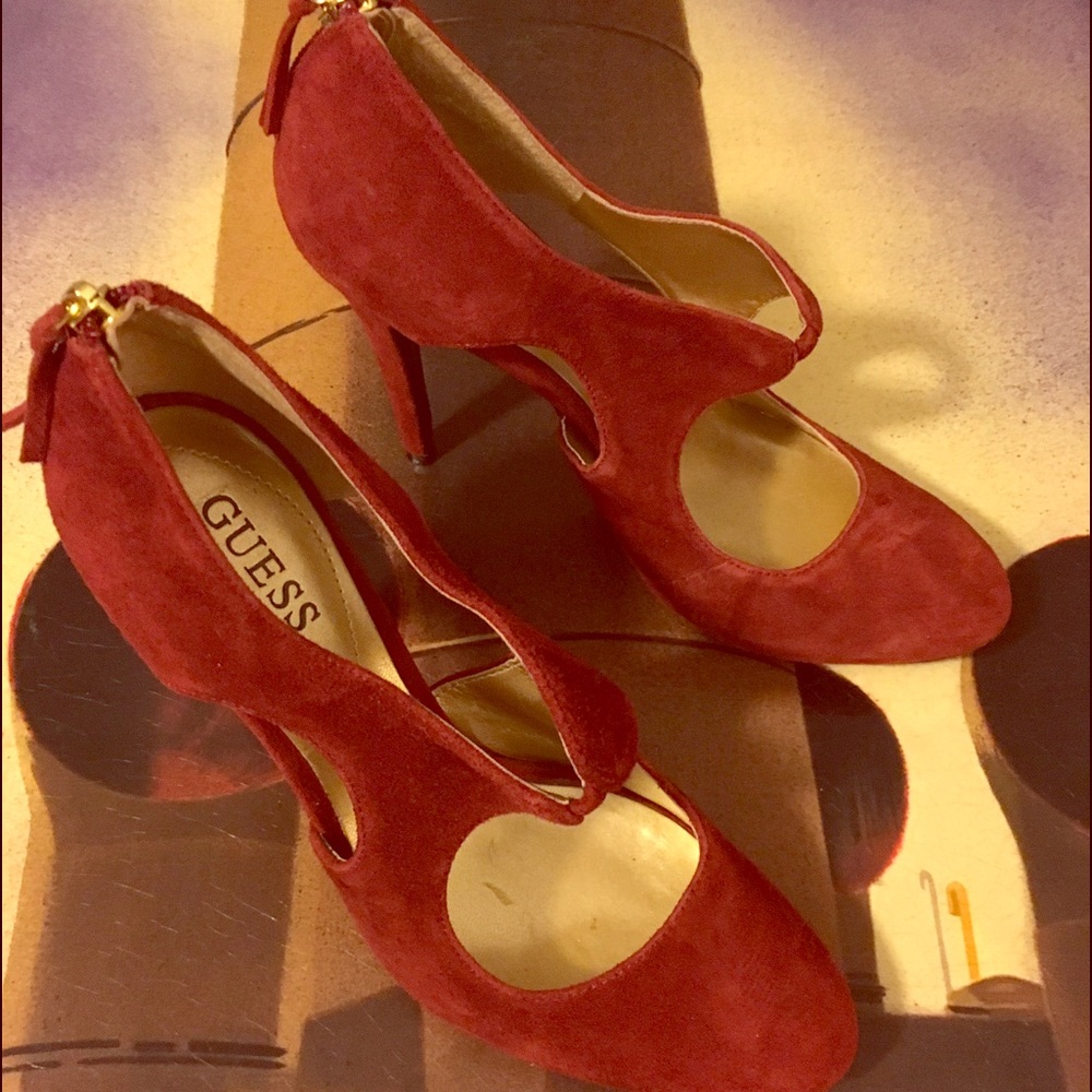 Size 6.5 Guess by Marciano rust hue suede heels
