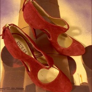 Size 6.5 Guess by Marciano rust hue suede heels