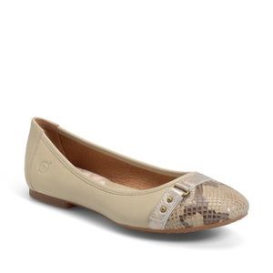 🎉moving sale🎉Born Masia cream flats-euc