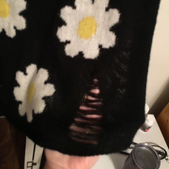 ❌Selling elsewhere❌ Cropped daisy print sweater - Picture 3 of 5