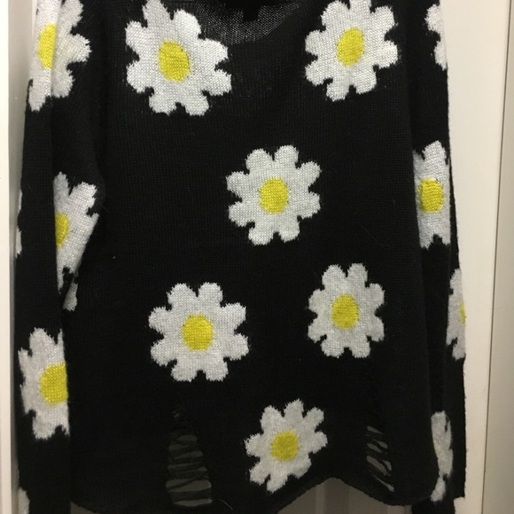 ❌Selling elsewhere❌ Cropped daisy print sweater - Picture 5 of 5