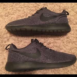 Black Printed Nike Roshe's