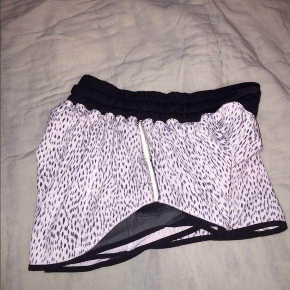 Lululemon "Hotty Hot Short" - Picture 4 of 4