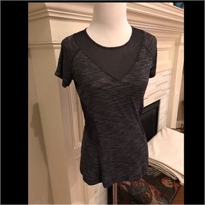 Lululemon tee sz 6 heathered black w/ mesh panels