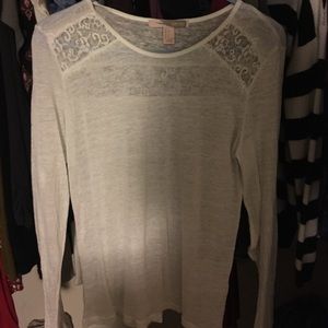 Blouse with lace shoulders