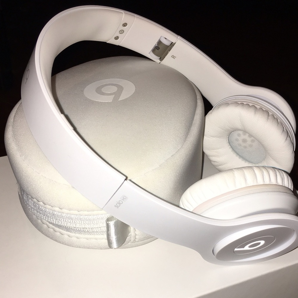 White Headphones - Beats by Dr Dre - Solo2