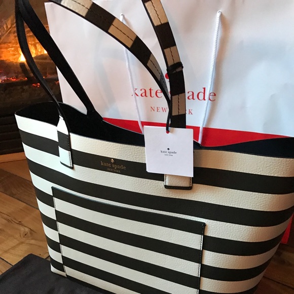 ❤SOLD❤Kate Spade Reversible Tote Large - Picture 3 of 8