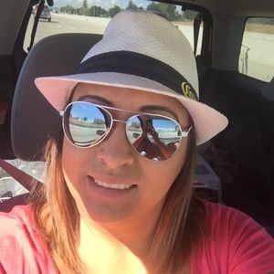 Meet your Posher, Marisa