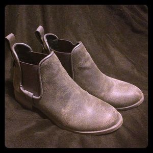 Lightly used Mossimo ankle boots size 5.5