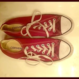 Maroon/red converse