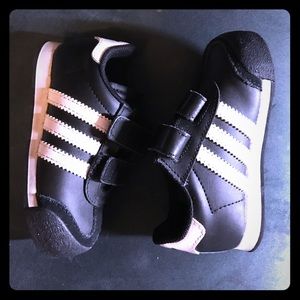 Adidas toddler shoes in 5.5.