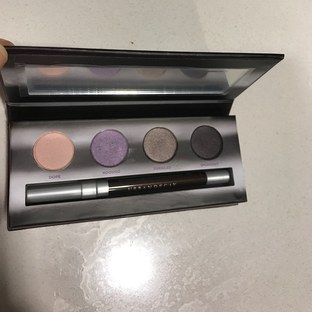 Urban decay eye shadow plate