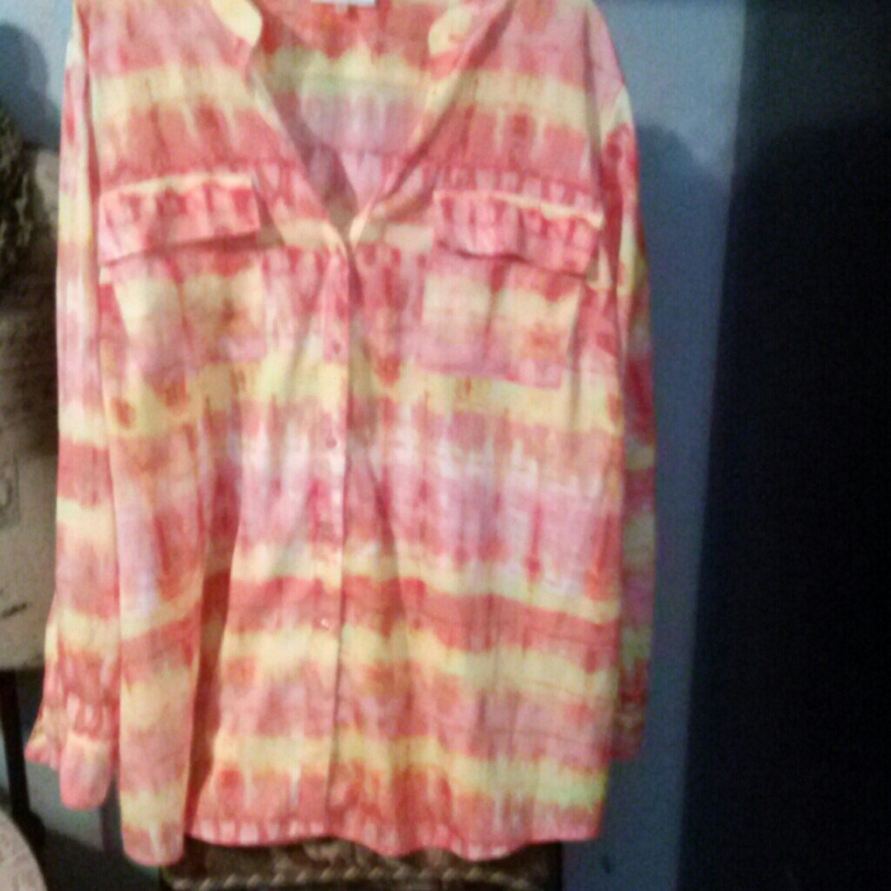 Calvin Klein blouse 2x Great for the warm weather