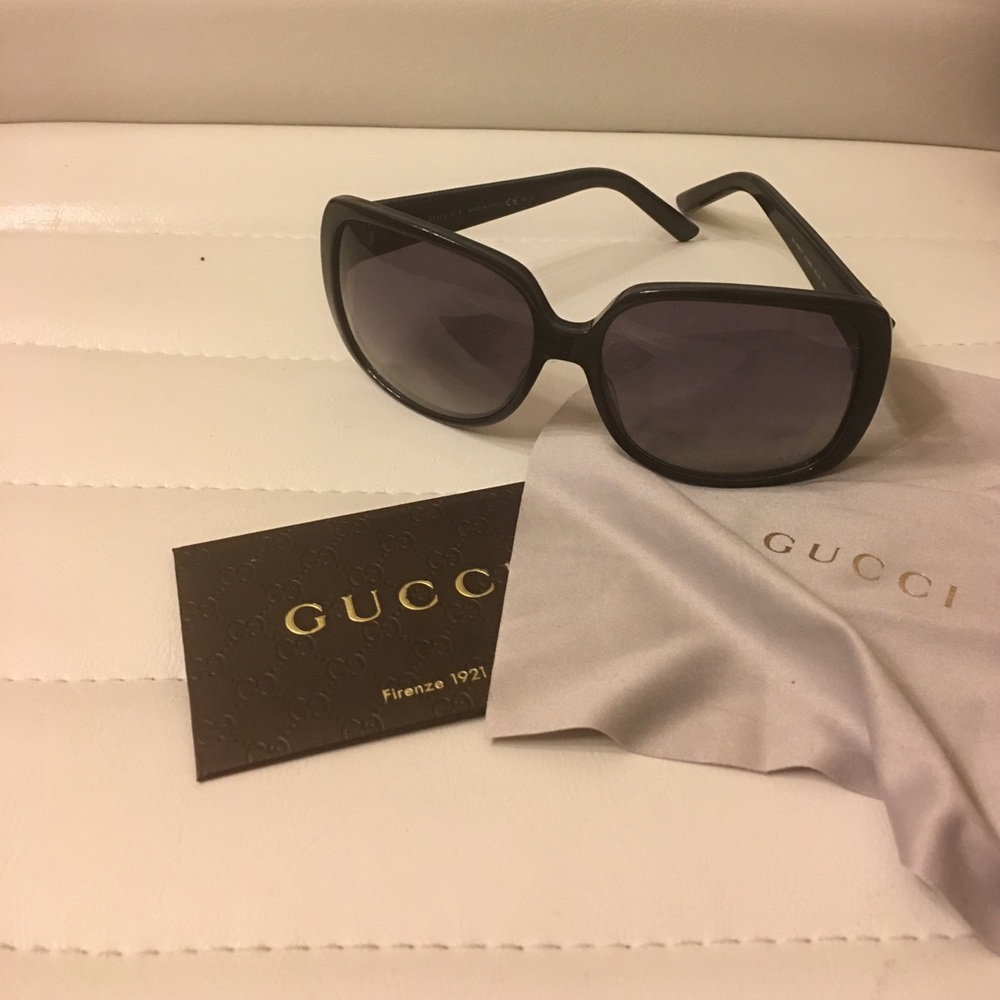 Black authentic Gucci sunglasses