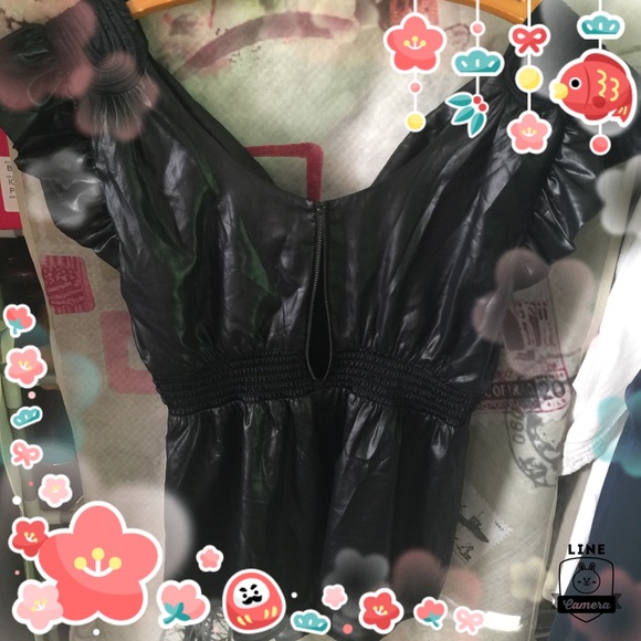 BEBE RUFFLE SHOULDER TOP - Picture 2 of 3