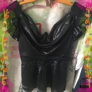 BEBE RUFFLE SHOULDER TOP