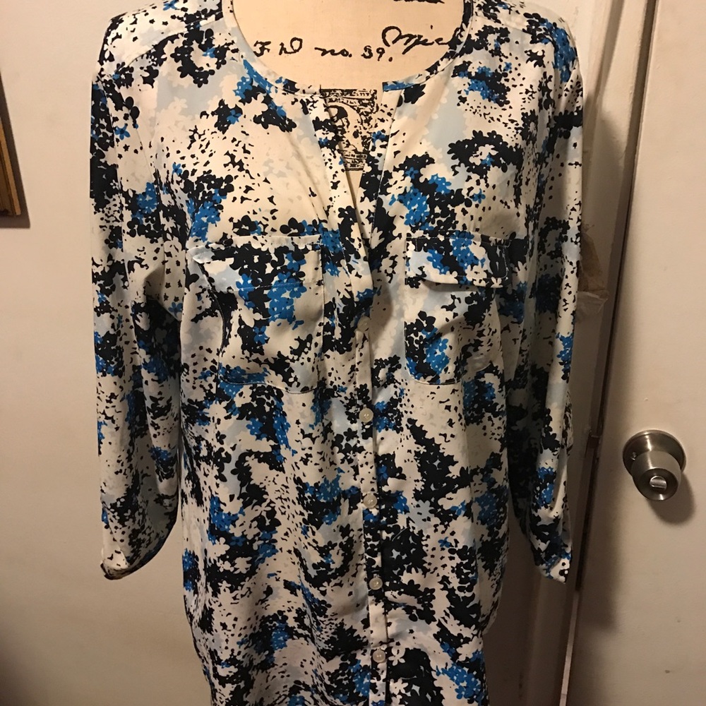 Multi blue colored 3/4 Length sleeved blouse