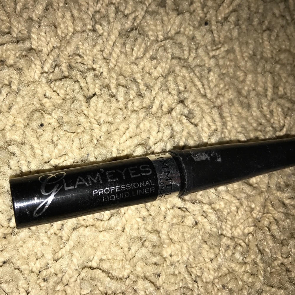 Makeup - Picture 7 of 7