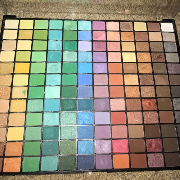 Makeup - Picture 2 of 7