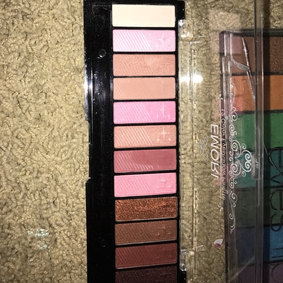 Makeup - Picture 3 of 7