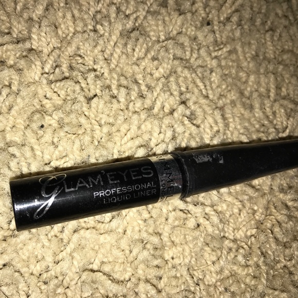 Makeup - Picture 7 of 7