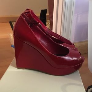 Nine West red wedges