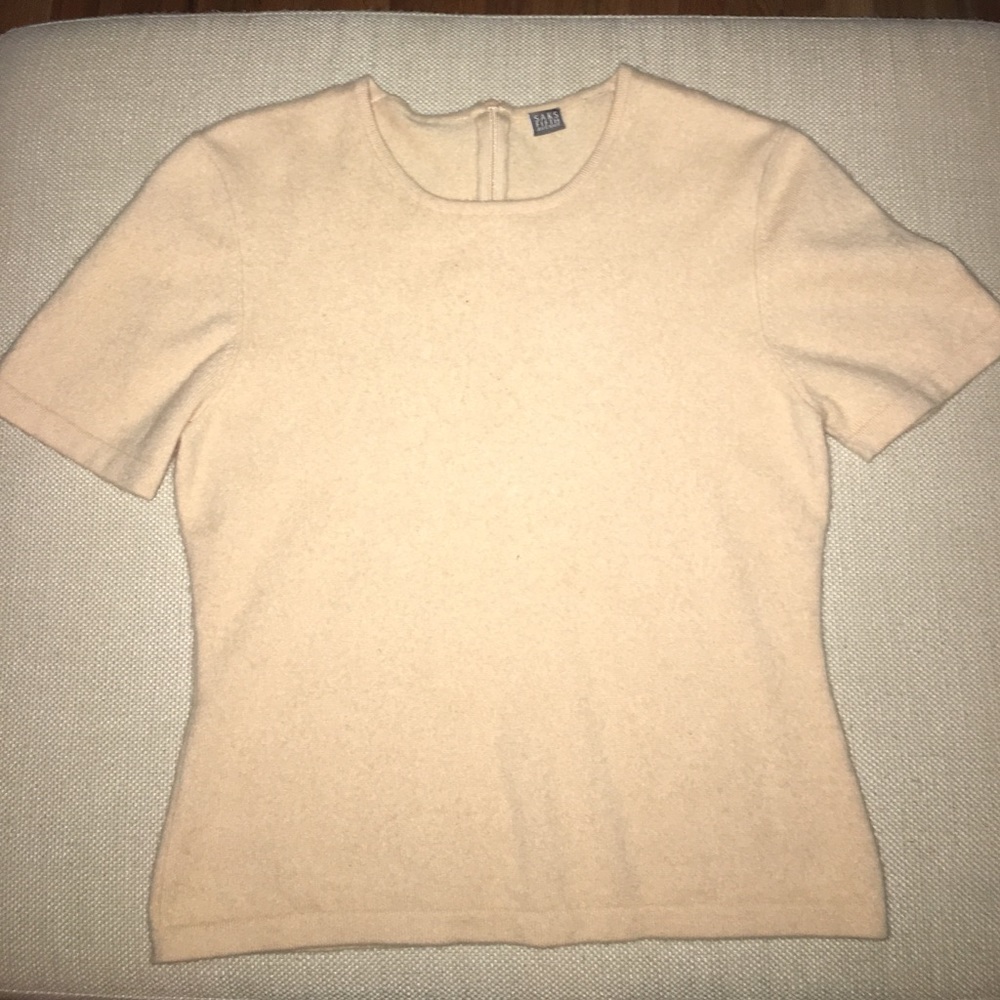 Saks tan short sleeve wool sweater w/ rear zipper.