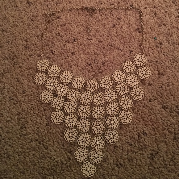 Flower bib statement necklace - Picture 2 of 3