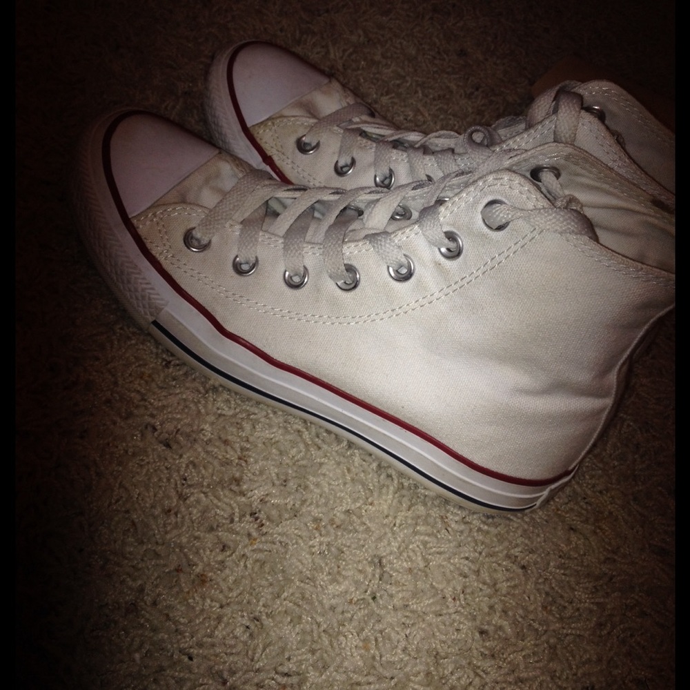 White high top converse😍
