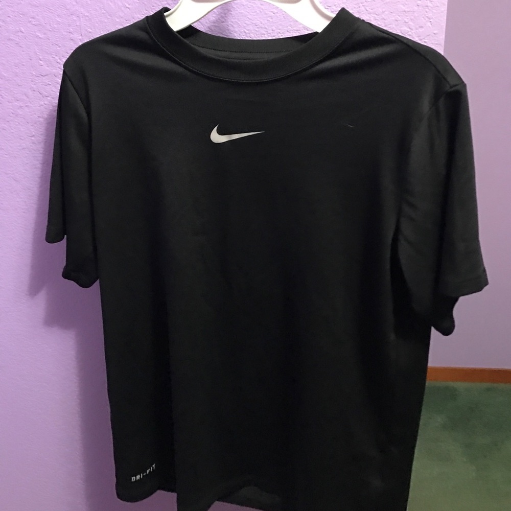 Nike dri-fit top
