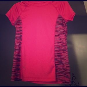 An exercise shirt size:M