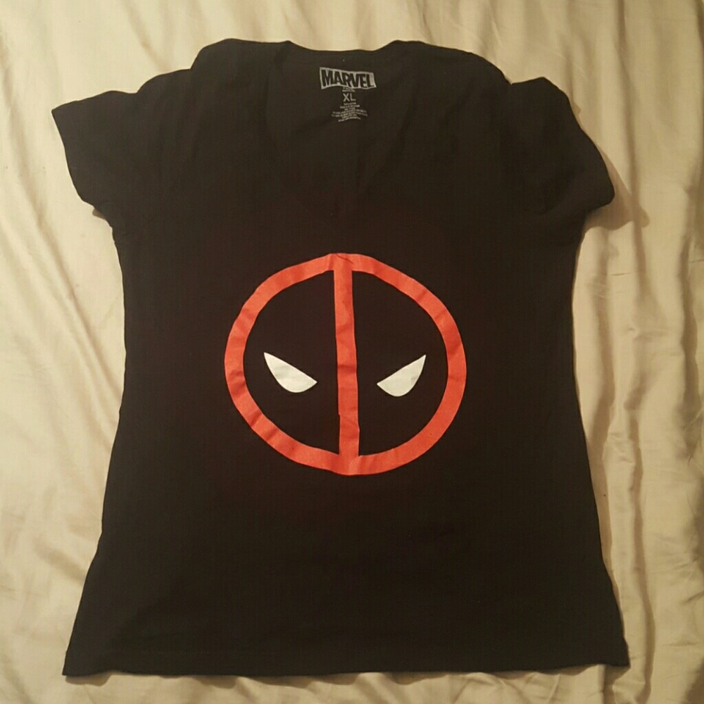 Womens deadpool v neck shirt size XL