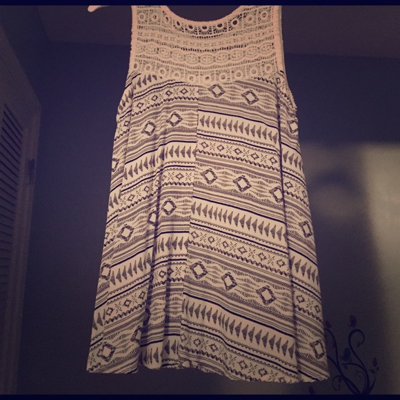 A black and white tank top size:12 - Picture 2 of 2